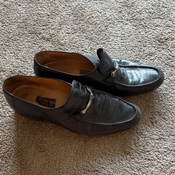 Bruno Magli Black Croc-Embossed Loafers main image 4